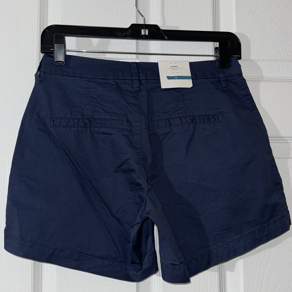 Woman shorts - Picture 3 of 3